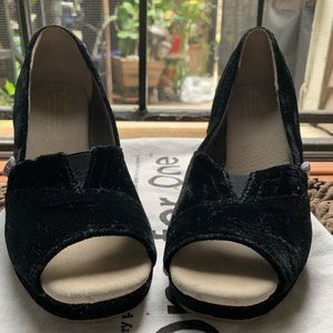 TOMS Shoes | Black Velvet Tom's Wedges | Size 7W
